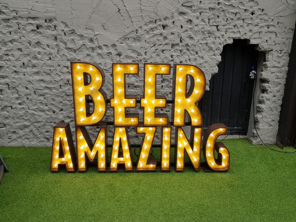 BEER AMAZING전구간판